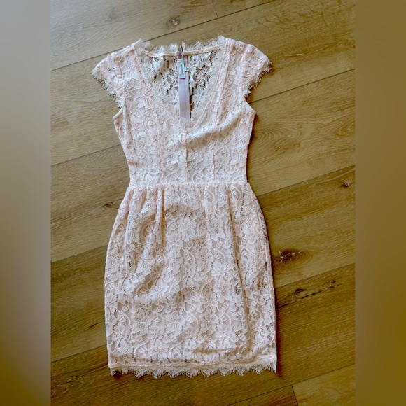 Aritzia Babaton Anton Lace Dress. New Without tags. Size 00 - Picture 1 of 11